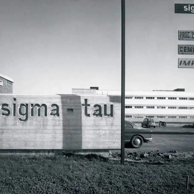 Sigma Tau old
